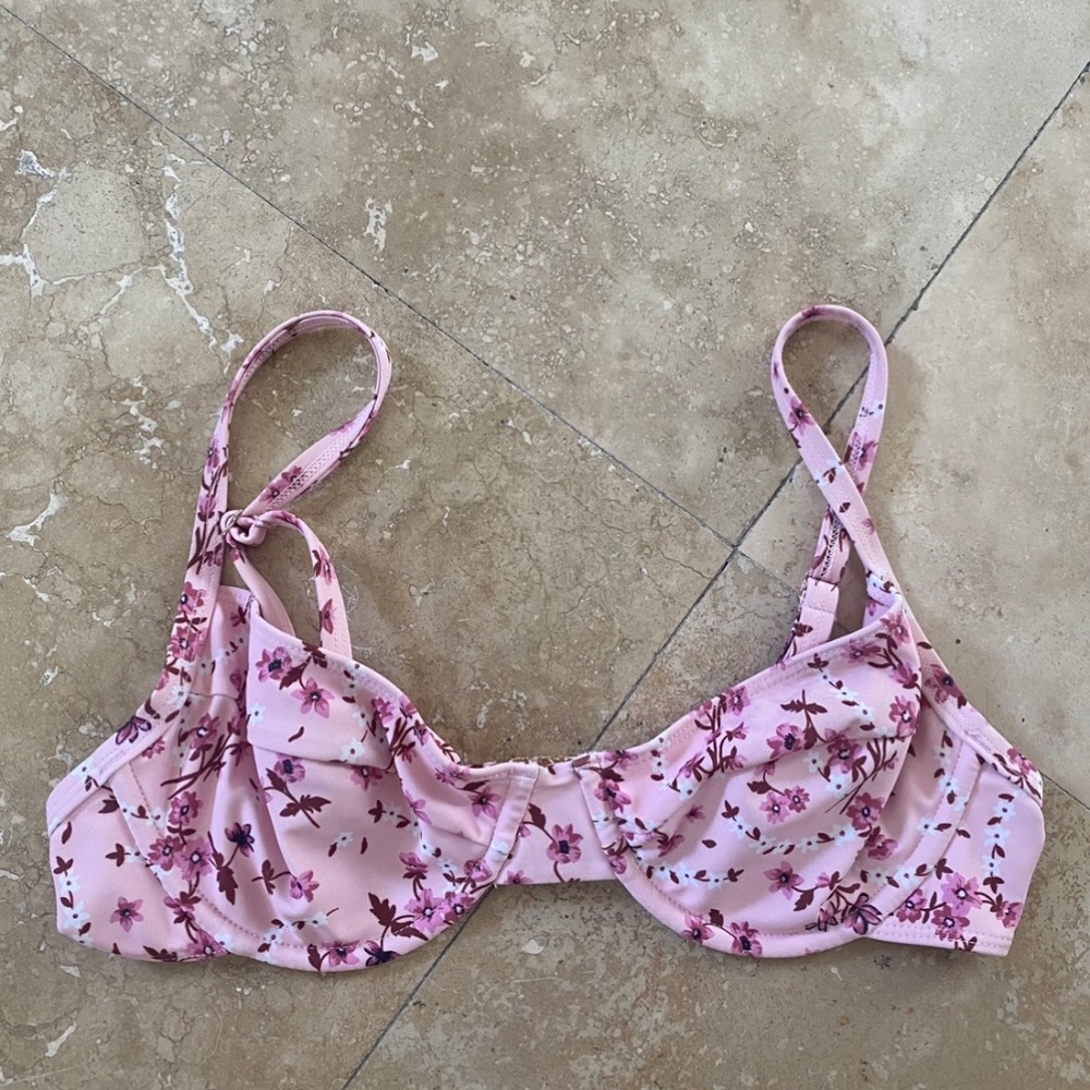 EUC Kulani Kinis “Ditzy” Bikini Top, S